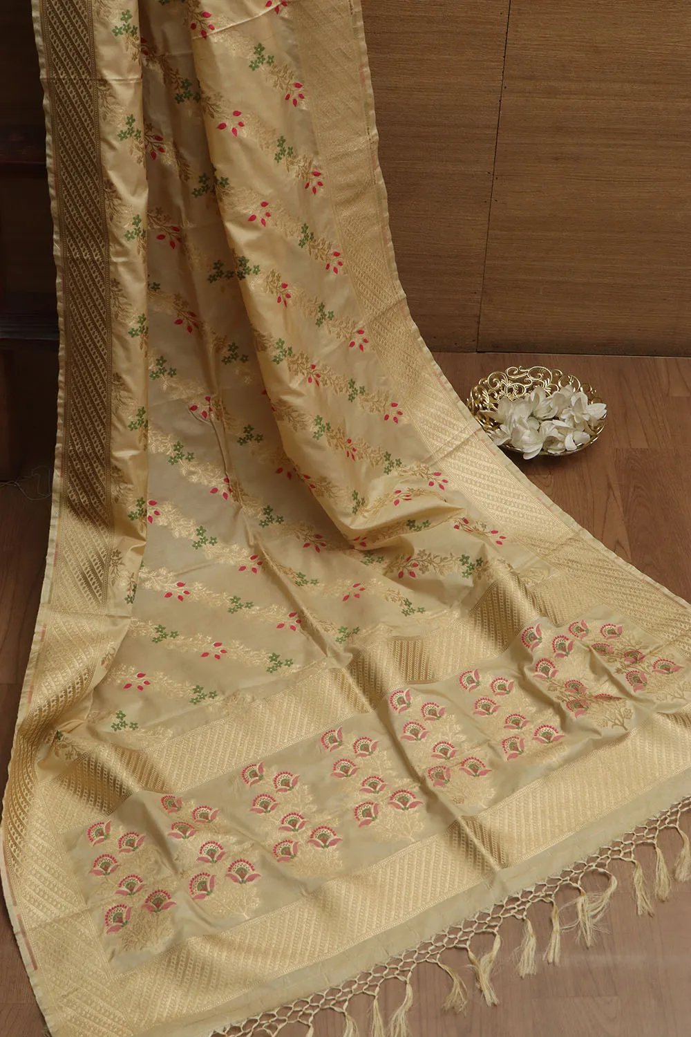 Pastel Banarasi Silk Dupatta: Elegant & Luxurious