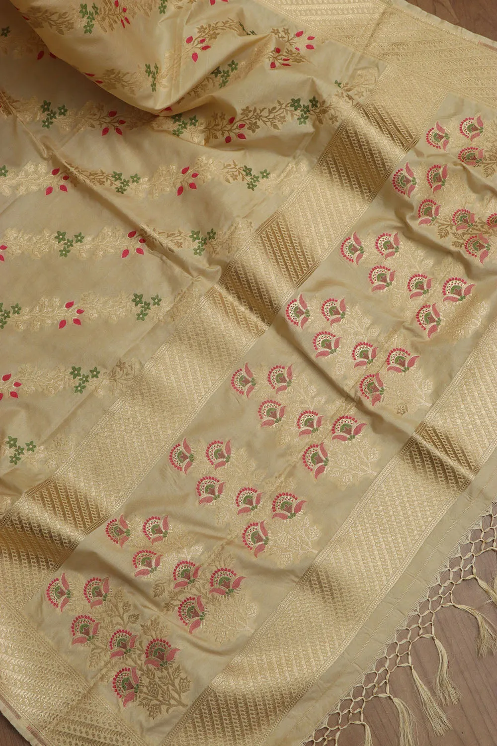Pastel Banarasi Silk Dupatta: Elegant & Luxurious
